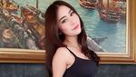 Manisnya Ayu Thalia Saat Makan Egg Benedict dan Masak Pink Taco