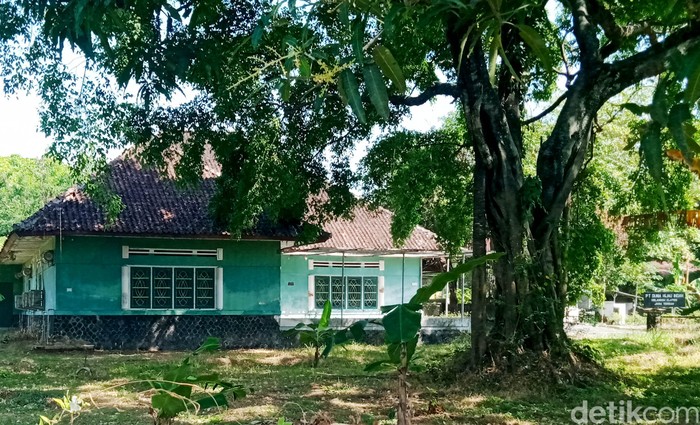 Salah satu pabrik gula (PG) yang dibangun masa kolonial adalah PG Delanggu. Namun kini pabrik yang terletak di Desa/ Kecamatan Delanggu, Kabupaten Klaten, Jawa Tengah itu tinggal sisa bangunan-bangunan tua yang dimakan jaman. PG tersebut menurut catatan dibangun tahun 1917. Pada tahun 1933, pabrik berhenti beroperasi karena dampak krisis ekonomi malaise.