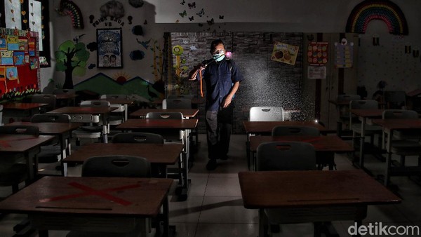 Menjaga Kebersihan-Rasa Aman di Masa Uji Coba Sekolah Tatap Muka
