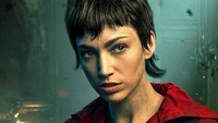 Tokyo juga tampil dengan wajah serius penuh emosi. Foto: dok money heist