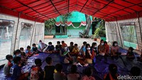 Pihak Dinsos membantu korban dengan memberikan trauma healing kepada anak-anak.