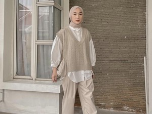 7 Inspirasi OOTD Vest Rajut dengan Hijab Mulai dari Celana Hingga Dress