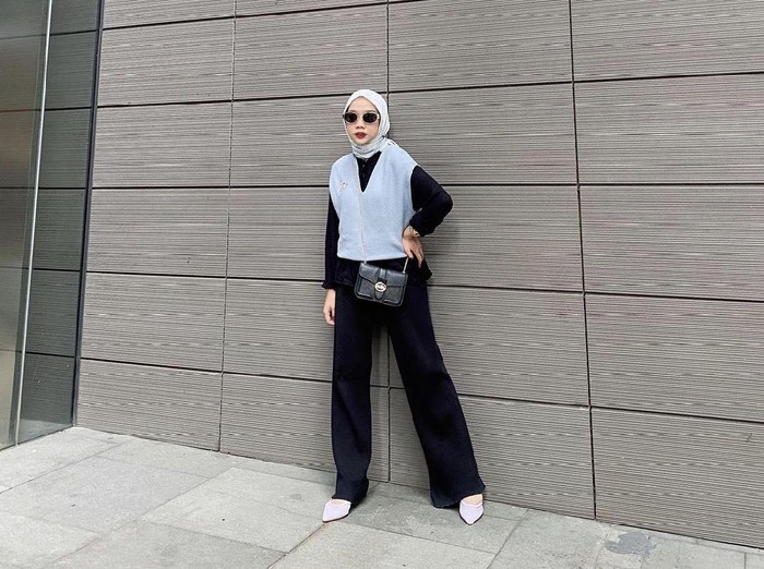 Tips foto agar telrihat tinggi. Foto: Dok.Instagram @elsyandria. Tips foto agar telrihat tinggi. Foto: Dok.Instagram @elsyandria.