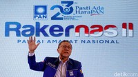 Lalu, ada nama Ketua Umum DPP PAN Zulkifli Hasan yang kembali merapat ke pemerintahan mendukung Jokowi. Dia dikabarkan bakal menempati pos sebagai Menteri Perhubungan. Namun, isu-isu tersebut masih belum terkonfirmasi secara pasti. Akankah reshuffle ini kembali terjadi? Tunggu saja berita selanjutnya. Agung Pambudhy  