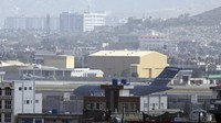 Penerbangan terakhir pesawat militer tersebut juga sebagai penanda berakhirnya proses evakuasi Amerika Serikat terhadap warganya dan warga Afghanistan dari kelompok Taliban. AP Photo/Wali Sabawoon.
