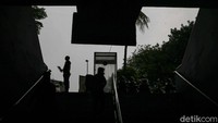 Dering Daruratmu, Selamatkan Bangsa oleh Ditreskrimsus Polda Metro Jaya adalah slogan Posko Hotline PPKM Ditreskrimsus Polda Metro Jaya. Slogan tersebut memiliki arti bahwa masyarakat memiliki peran penting dalam kegiatan Posko Hotline PPKM Ditreskrimsus PMJ ini.