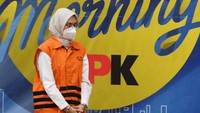 Diketahui, KPK melakukan operasi tangkap tangan (OTT) terhadap Bupati Probolinggo Puput Tantriana Sari dan suaminya, Hasan Aminuddin