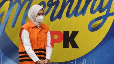 Potret Bupati Probolinggo Berompi Oranye Usai Terjaring OTT KPK
