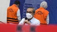 OTT KPK ini terjadi di Probolinggo, Jawa Timur, Senin (30/8/2021) pukul 02.00 WIB dini hari. Bupati Probolinggo Puput Tantriana Sari turut dicokok aparat KPK.  