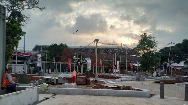 Penataan Stasiun Manggarai, termasuk adanya shelter ojek online (ojol).