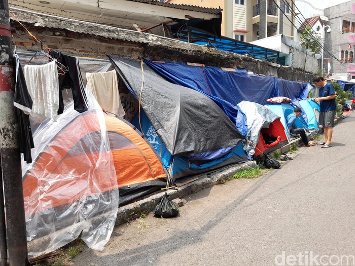 Pencari Suaka Afganistan Dirikan Tenda Ngungsi di Kawasan Kebon Sirih.