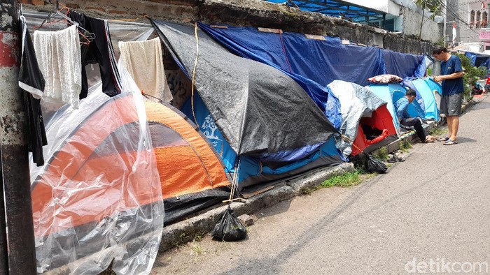 Pencari Suaka Afganistan Dirikan Tenda Ngungsi di Kawasan Kebon Sirih.