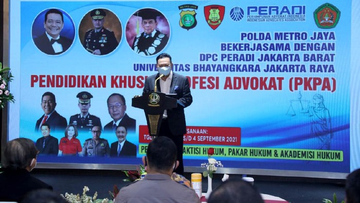 Polda Metro Jaya bersama Peradi dan Ubhara Jaya melakukan penandatangan kerjasama dan melakukan Pembukaan “Pendidikan Khusus Profesi Advokat (PKPA) Kelas Khusus Angkatan I” bagi para anggota Polri.