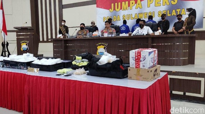 Pengungkapan 75 kg sabu di Makassar oleh Polda Sulsel. (Hermawan/detikcom)