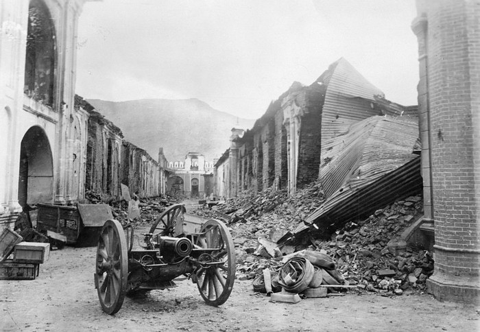 13th December 1929:  A scene of destruction in a town while rebel leader General Nadir Khan was fighting for control of Kabul. He was elected to the Afghan national assembly in October 1929.  (Photo by Hulton Archive/Getty Images)