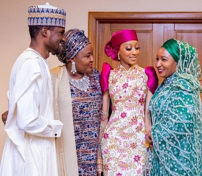 Mahar dari pernikahan ini juga jadi atensi. Dikatakan jika pihak pria membayarkan 500 ribu naira atau sekitar Rp 17 juta yang mana 10 kali lipat dari kebanyakan orang Nigeria. Foto: Instagram @aishambuhari