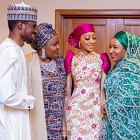 Mahar dari pernikahan ini juga jadi atensi. Dikatakan jika pihak pria membayarkan 500 ribu naira atau sekitar Rp 17 juta yang mana 10 kali lipat dari kebanyakan orang Nigeria. Foto: Instagram @aishambuhari