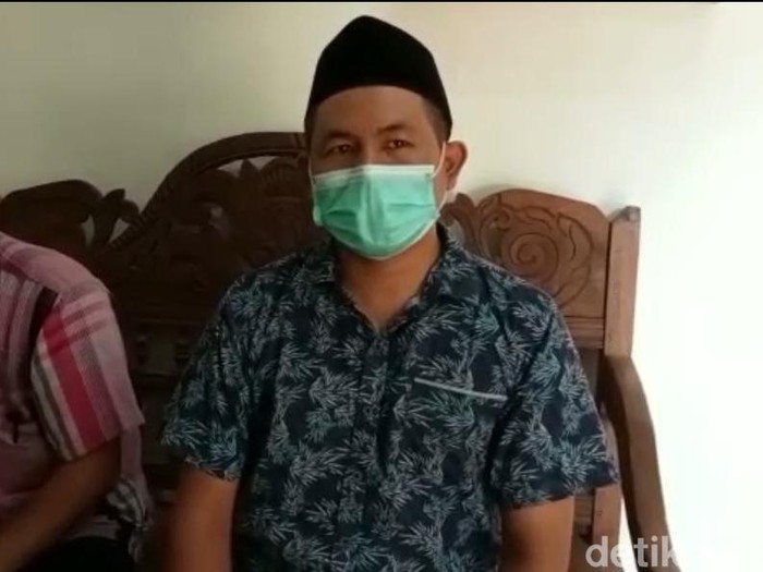 Pj Camat Krejengan melantik Sekdes Karangren, Abdul Anas menjadi Pj Kades.