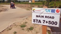 Pekerjaan fisik terlihat di Desa Sidoharjo, Kecamatan Polanharjo dan Desa Sidomulyo, Kecamatan Delanggu, Klaten yang berbatasan dengan wilayah Kabupaten Boyolali, Selasa (31/8).