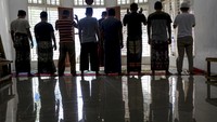 Dalam menjalani tahapan pertama detoxifikasi atau tahapan pemutusan zat, para korban mulai muncul beberapa problem seperti emosional yang tidak terkontrol dan problem kesehatan seperti sakit gigi, sakit kepala dan lain-lain. Sedangkan dalam menjalani tahapan kedua detoxifikasi (pengenalan program, orentasi dan tempat tinggal) seluruh residen baru akan dilakukan pemeriksaan secara menyeluruh terhadap kesehatannya.