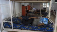 Program-program di rumah rehab ini meliputi pendekatan religi seperti belajar mengaji, yasinan (pengajian rutin yang dibimbing oleh ustad), shalat lima waktu secara berjamah serta saling menghormati dan memotivasi kawan yang satu dengan yang lainnya.