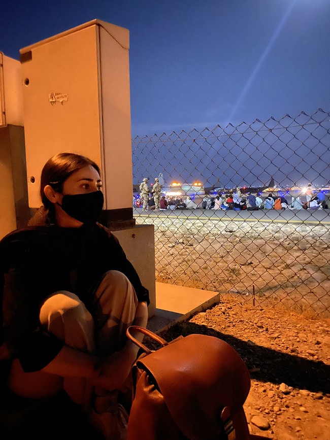 Aku meninggalkan seluruh kehidupanku, rumahku untuk bisa terus punya suara. Sekali lagi, aku melarikan diri dari tanah airku. Foto: Twitter/Instagram Roya Heydari