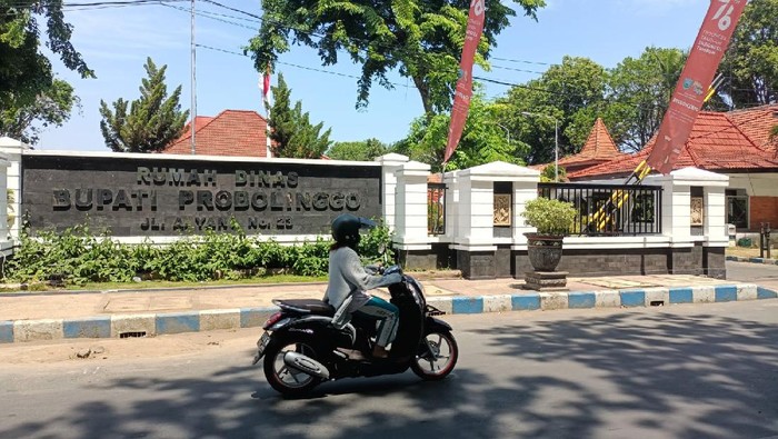 rumah bupati probolinggo puput Tantriana Sari dan Hasan Aminuddin