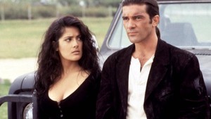 Ia pun dilirik untuk tampil bersama Antonio Banderas di Desperado (1995).  Dok. Ist