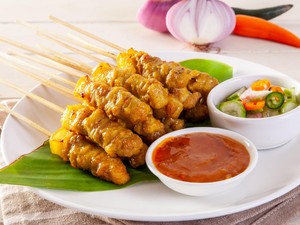 Resep Sate Babi Bumbu Kuning Saus Kacang yang Gurih Wangi