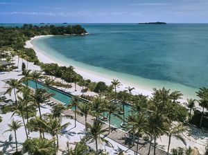 Ini Resort Mewah Belitung dengan View Pantai dan Hutan Hujan Tropis