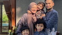 Shireen Sungkar dan Teuku Wisnu mendapat pujian dari warganet karena menyelipkan ilmu agama dengan cara seru dalam mendidik anaknya. Foto: Instagram @shireensungkar