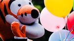 Tak Patok Harga, Badut Ini Jual Balon Seikhlasnya di SPBU Tangsel