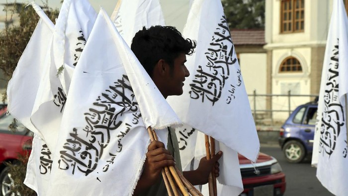 Taliban menyatakan kemerdekaan penuh Afghanistan usai pasukan AS pergi dari negara tersebut. Perginya pasukan AS ini akhiri perang selama 20 tahun di negara itu