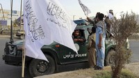 Juru bicara Taliban, Bilal Karimi, mengatakan Taliban sangat senang dengan perginya pasukan AS. Semua pasukan Amerika telah meninggalkan Afghanistan, kami sangat senang -- Anda dapat mendengarkan tembakan perayaan, tuturnya. AP Photo/Khwaja Tawfiq Sediqi.