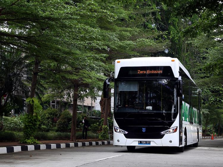 Tekan Emisi, Perusahaan Ini Mulai Pakai Bus Listrik