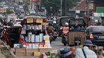 Terlalu! Tepi Jalan di Pamulang Ini Jadi Lokasi Parkir Liar