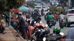 Terlalu! Tepi Jalan di Pamulang Ini Jadi Lokasi Parkir Liar