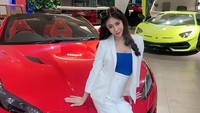 Thata Anma mengaku bekerja di Prestige Image Motorcars. Foto: dok instagram Thata Anma