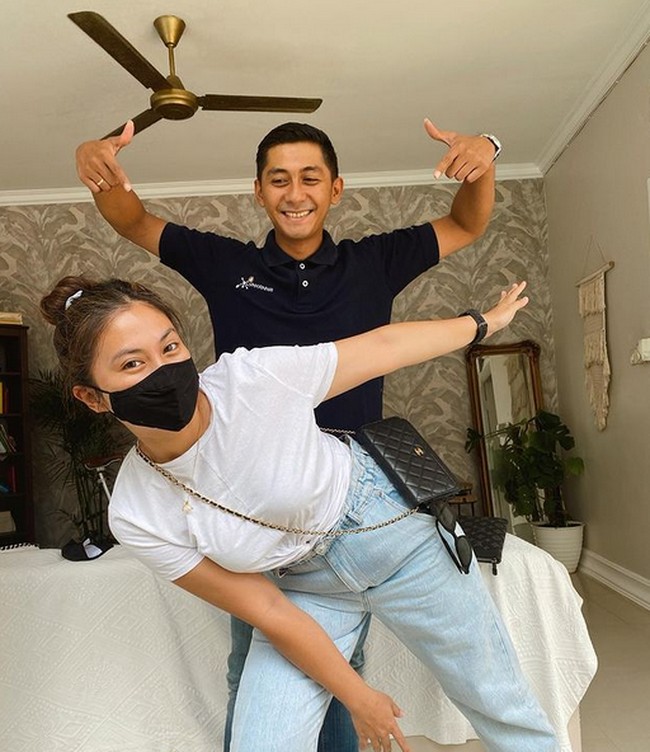 Tyna Kanna dan Kenang Mirdad menikah pada Agustus 2009. Di bulan ini seharusnya keduanya merayakan ulang tahun pernikahan mereka ke-12, sayangnya takdir berkata lain, malah berujung dengan perceraian. Foto: dok. Instagram/@tynakannamirdad