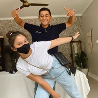 Tyna Kanna dan Kenang Mirdad menikah pada Agustus 2009. Di bulan ini seharusnya keduanya merayakan ulang tahun pernikahan mereka ke-12, sayangnya takdir berkata lain, malah berujung dengan perceraian. Foto: dok. Instagram/@tynakannamirdad