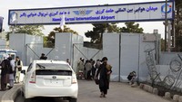 Melansir AP, Taliban kini memegang kendali penuh atas Bandara Internasional Hamid Karzai setelah pesawat militer terakhir Amerika Serikat meninggalkan Afghanistan. AP Photo/Khwaja Tawfiq Sediqi.