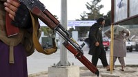 Terkait dengan kepergian militer AS dari Afghanistan, Pentagon mengatakan penerbangan terakhir telah berangkat pada menit terakhir Senin malam. Semua personel militer AS telah berada di luar Afghanistan. Penerbangan terakhir itu terjadi sebelum batas waktu terakhir yang ditetapkan oleh Presiden Joe Biden, yakni akhir 31 Agustus. AP Photo/Khwaja Tawfiq Sediqi.