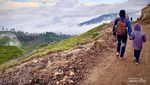 Serunya Trekking di Kawah Ijen, Lihat Pesona Negeri di Atas Awan