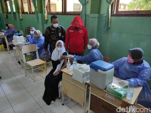 4 Ribu Siswa SMA/SMK di Sidoarjo Divaksin, Usai Vaksin Vidcon Presiden Jokowi