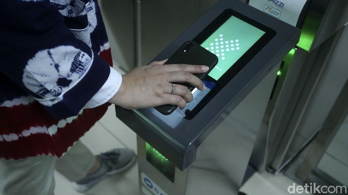 Wagub DKI Uji Coba Integrasi Transportasi di Jakarta Wagub DKI Jakarta Ahmad Riza Patria mengikuti uji coba terbatas sistem integrasi tiket JakLingko. Nantinya warga dapat menggunakan empat jenis transportasi dengan satu tiket.