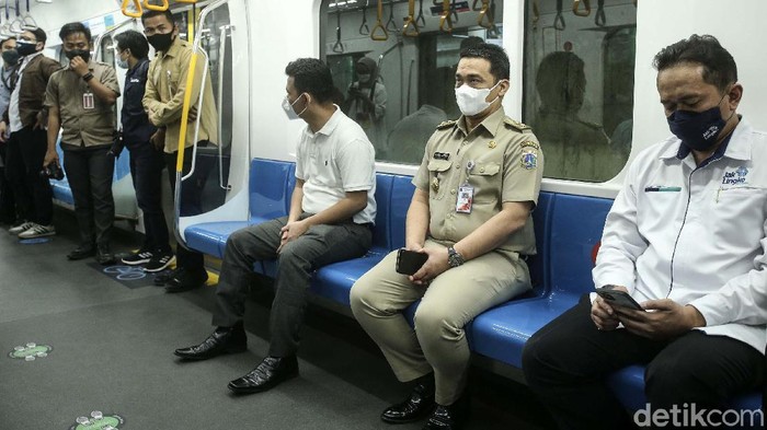 Wagub DKI Uji Coba Integrasi Transportasi di Jakarta Wagub DKI Jakarta Ahmad Riza Patria mengikuti uji coba terbatas sistem integrasi tiket JakLingko. Nantinya warga dapat menggunakan empat jenis transportasi dengan satu tiket.