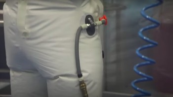 Sebelumnya, Gabriel Gras sebagai salah satu ilmuwan yang mengawasi konstruksi Lab Wuhan dengan level keamanan tinggi level 4 (BSL-4) menyatakan teori virus Corona berasal dari Lab Wuhan tidak dapat dipertanggungjawabkan. Foto: YouTube CGTN