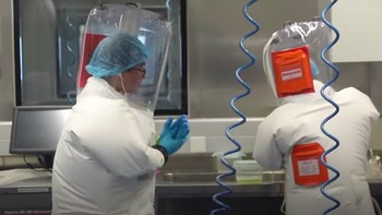 Gras yang pernah tinggal di China menjadi supervisor pembangunan dan akreditasi Lab Wuhan pada tahun 2017. Proses pembangunan menurutnya sangat ketat soal keamanan. Foto: YouTube CGTN