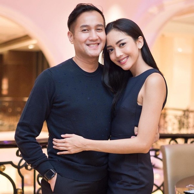 Ririn Dwi Ariyanti diketahui sempat menikah dengan Aldi Bragi yang usianya beda 15 tahun. Sebelum menikahi Ririn, Aldi diketahui sudah pernah menikah dengan pedangdut Ikke Nurjanah. Sayangnya rumah tangga Aldi dengan Ririn juga berakhir dengan perceraian. Foto: Instagram Ririn Dwi Ariyanti