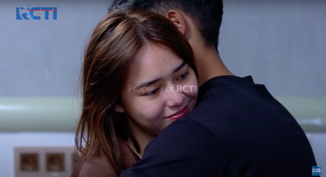 Karena pemotretan terbarunya dengan Arya Saloka, Amanda Manopo mendapatkan banyak kritikan hingga membuatnya memutuskan untuk tak akan lagi mengambil kontrak kerja bersama Arya Saloka. Amanda Manopo kemudian memberikan penjelasan melalui unggahan Instagram Story miliknya. Foto: YouTube/RCTI-Layar Drama Indonesia